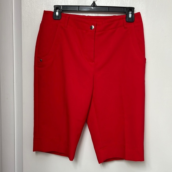 Annika Cutter & Buck Women’s Red Golf Shorts  with silver buttons Size 2 - Picture 1 of 12